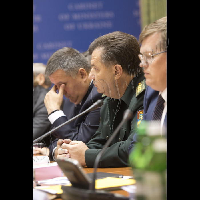 08 вересня 2015
Голова ВР України Володимир Гройсман, Президент України Петро Порошенко взяли участь у розширеному засіданні Кабінету міністрів України.
