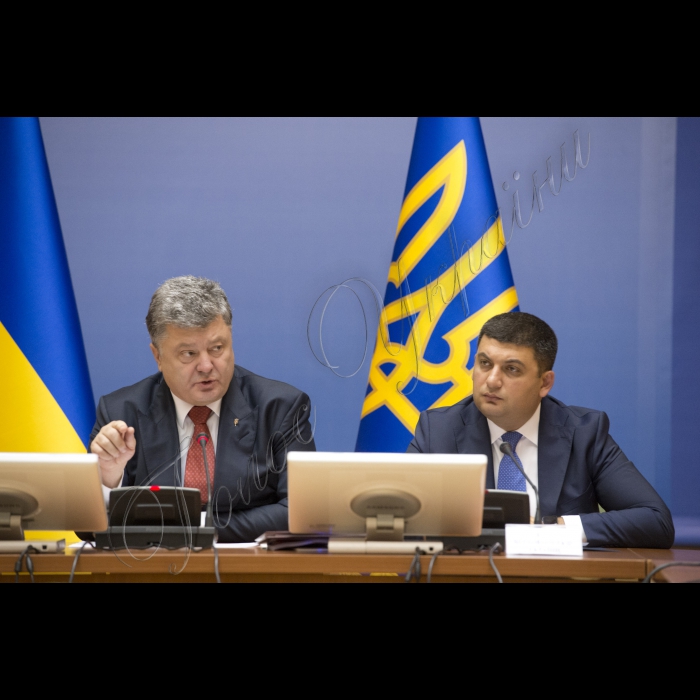 08 вересня 2015
Голова ВР України Володимир Гройсман, Президент України Петро Порошенко взяли участь у розширеному засіданні Кабінету міністрів України.
