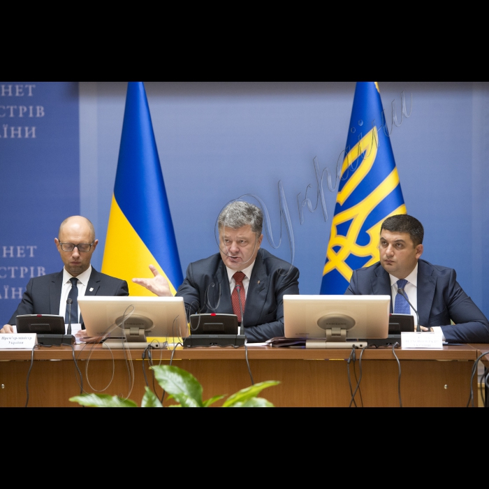 08 вересня 2015
Голова ВР України Володимир Гройсман, Президент України Петро Порошенко взяли участь у розширеному засіданні Кабінету міністрів України.
