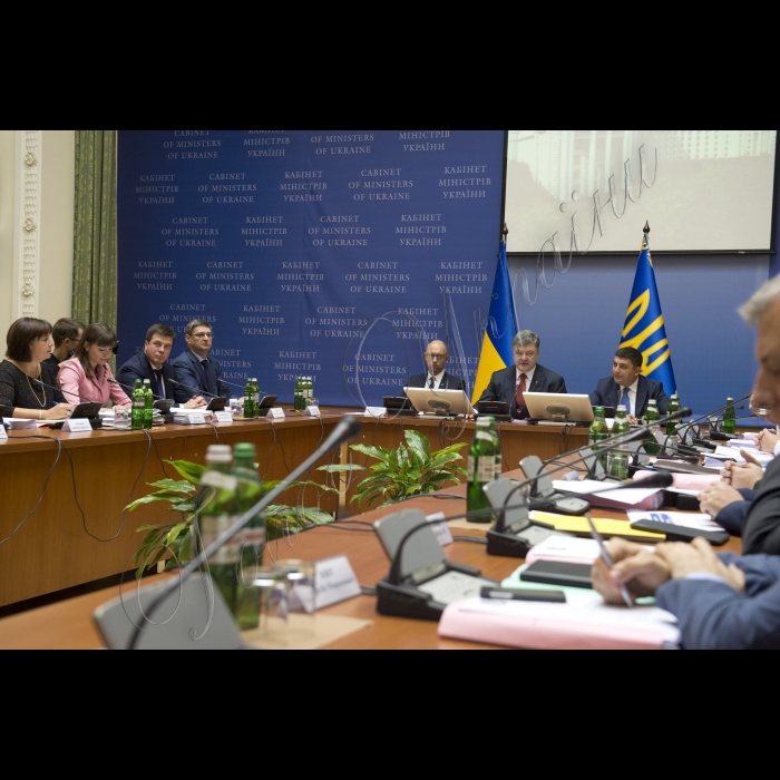 08 вересня 2015
Голова ВР України Володимир Гройсман, Президент України Петро Порошенко взяли участь у розширеному засіданні Кабінету міністрів України.
