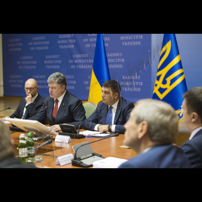 08 вересня 2015
Голова ВР України Володимир Гройсман, Президент України Петро Порошенко взяли участь у розширеному засіданні Кабінету міністрів України.
