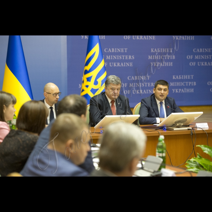 08 вересня 2015
Голова ВР України Володимир Гройсман, Президент України Петро Порошенко взяли участь у розширеному засіданні Кабінету міністрів України.
