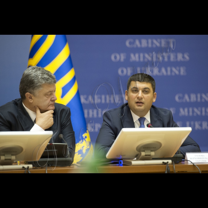 08 вересня 2015
Голова ВР України Володимир Гройсман, Президент України Петро Порошенко взяли участь у розширеному засіданні Кабінету міністрів України.
