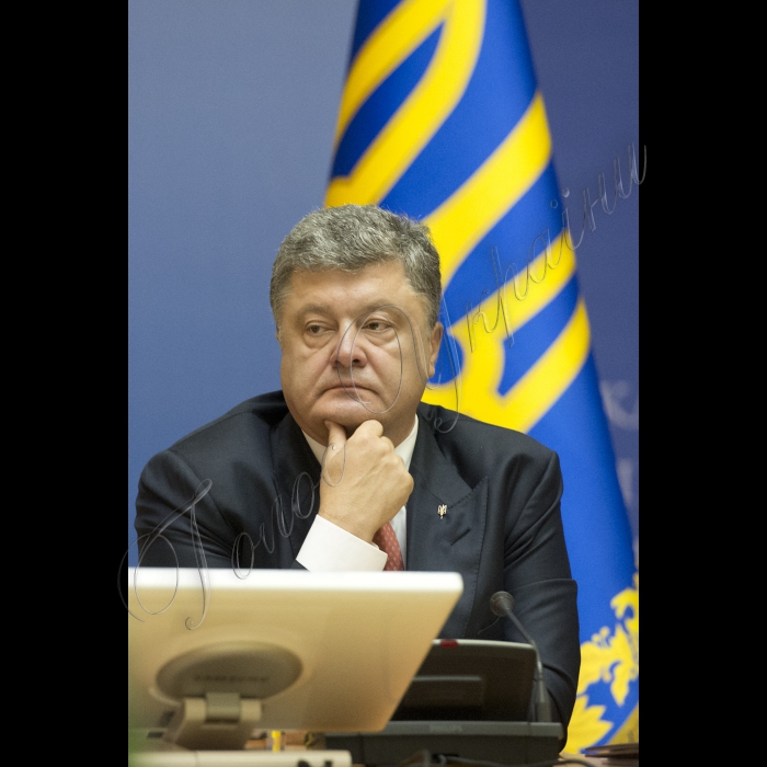 08 вересня 2015
Голова ВР України Володимир Гройсман, Президент України Петро Порошенко взяли участь у розширеному засіданні Кабінету міністрів України.
