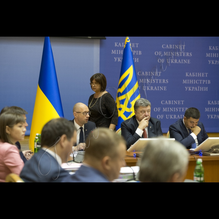 08 вересня 2015
Голова ВР України Володимир Гройсман, Президент України Петро Порошенко взяли участь у розширеному засіданні Кабінету міністрів України.
