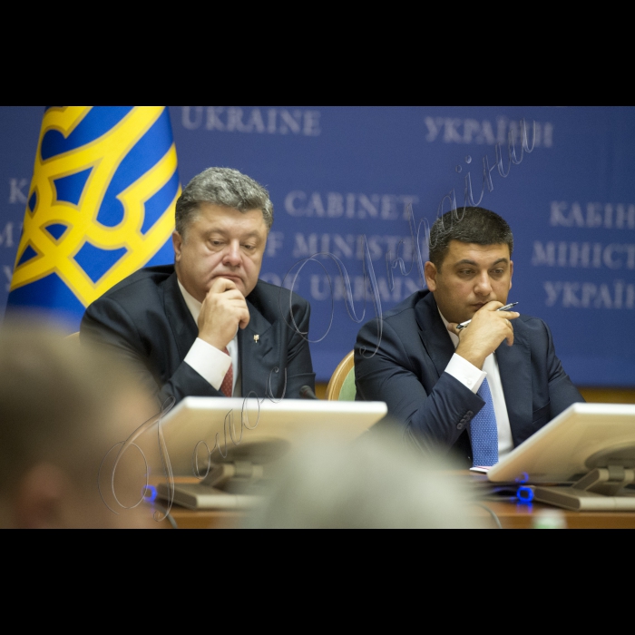 08 вересня 2015
Голова ВР України Володимир Гройсман, Президент України Петро Порошенко взяли участь у розширеному засіданні Кабінету міністрів України.
