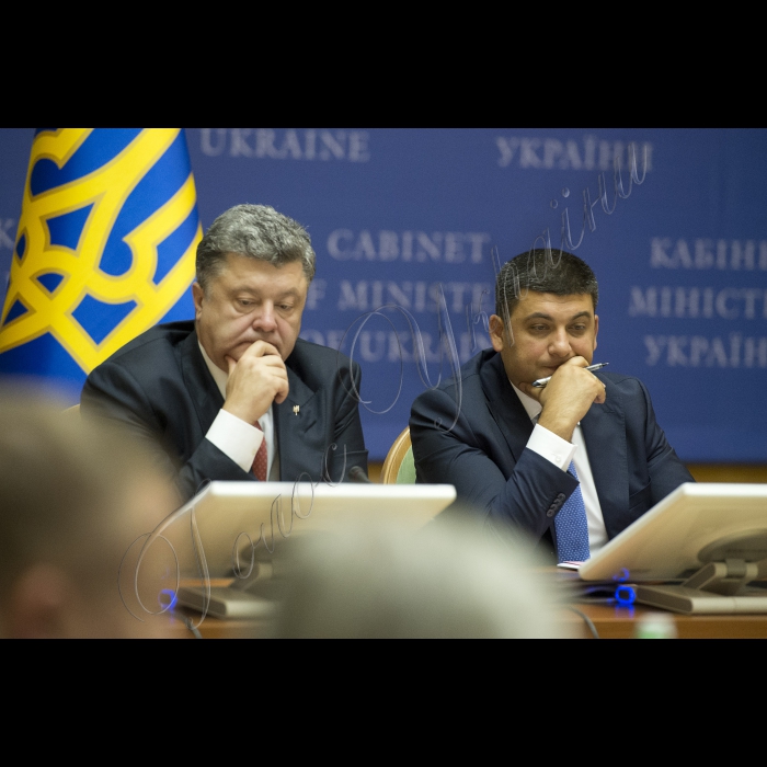 08 вересня 2015
Голова ВР України Володимир Гройсман, Президент України Петро Порошенко взяли участь у розширеному засіданні Кабінету міністрів України.
