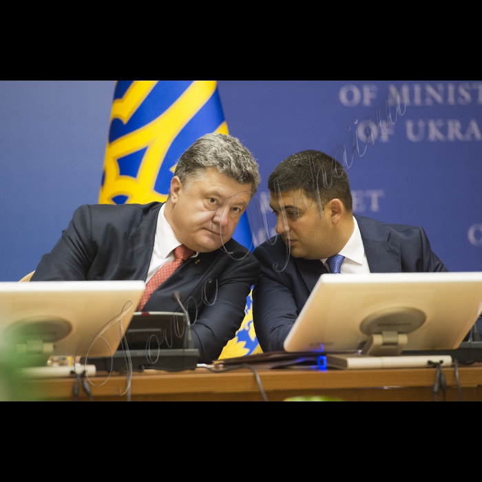 08 вересня 2015
Голова ВР України Володимир Гройсман, Президент України Петро Порошенко взяли участь у розширеному засіданні Кабінету міністрів України.
