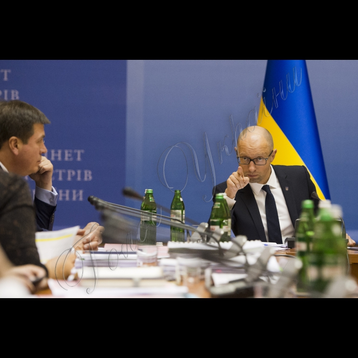 08 вересня 2015
Голова ВР України Володимир Гройсман, Президент України Петро Порошенко взяли участь у розширеному засіданні Кабінету міністрів України.