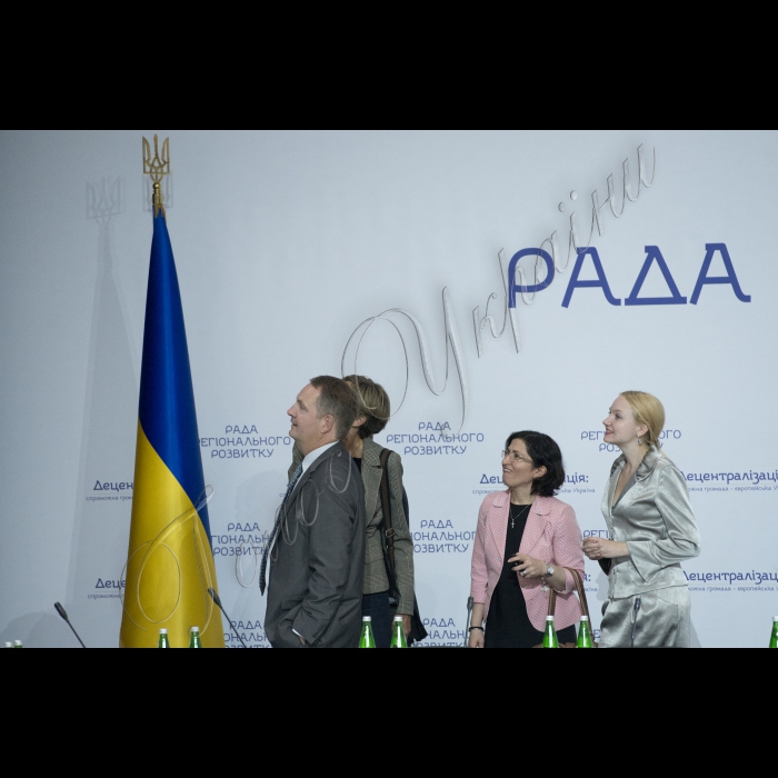Голова ВР України Володимир Гройсман, Президент Укрїани Петро Порошенко взяли участь у засіданні Ради Регіонального розвитку