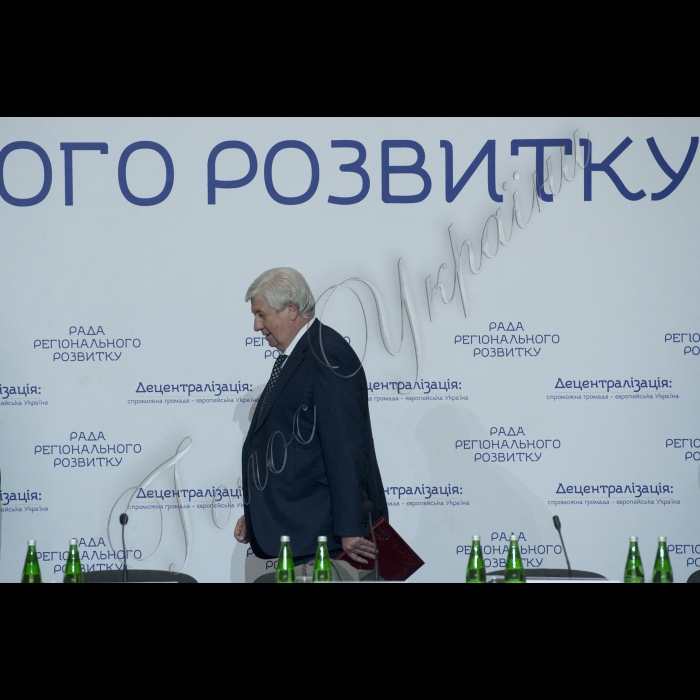 Голова ВР України Володимир Гройсман, Президент Укрїани Петро Порошенко взяли участь у засіданні Ради Регіонального розвитку.
Генеральний прокурор Віктор Шокін