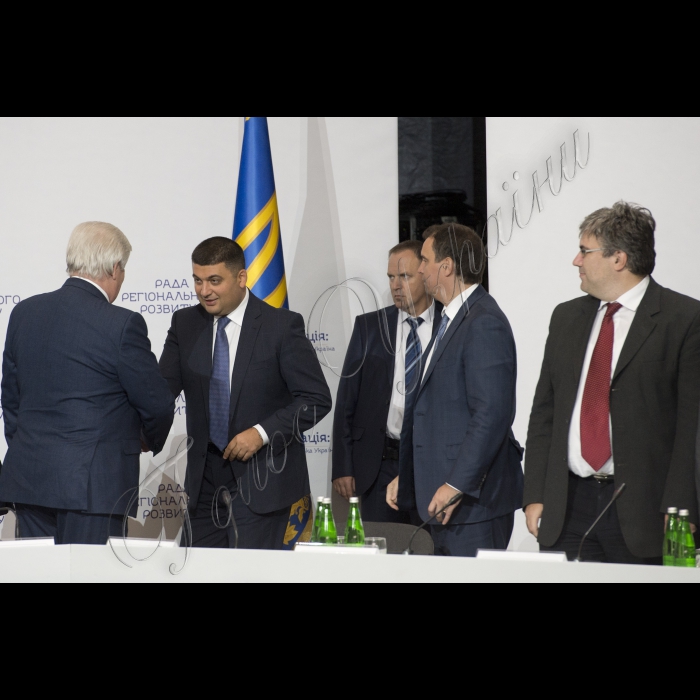 Голова ВР України Володимир Гройсман, Президент Укрїани Петро Порошенко взяли участь у засіданні Ради Регіонального розвитку