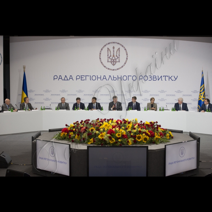 Голова ВР України Володимир Гройсман, Президент Укрїани Петро Порошенко взяли участь у засіданні Ради Регіонального розвитку