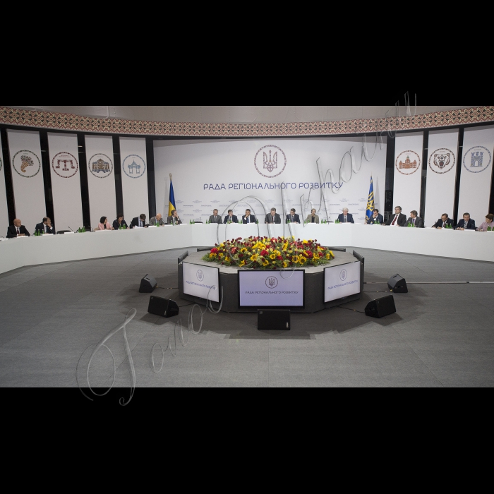 Голова ВР України Володимир Гройсман, Президент Укрїани Петро Порошенко взяли участь у засіданні Ради Регіонального розвитку