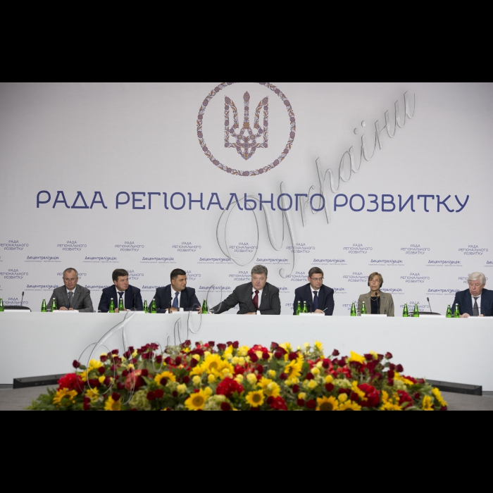 Голова ВР України Володимир Гройсман, Президент Укрїани Петро Порошенко взяли участь у засіданні Ради Регіонального розвитку