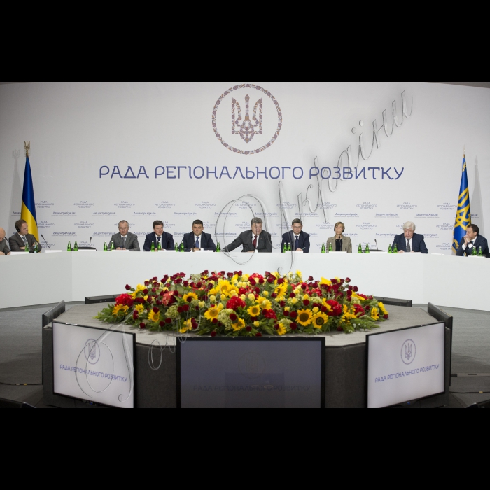 Голова ВР України Володимир Гройсман, Президент Укрїани Петро Порошенко взяли участь у засіданні Ради Регіонального розвитку