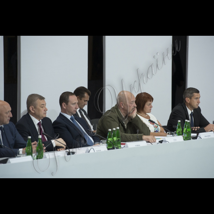 Голова ВР України Володимир Гройсман, Президент Укрїани Петро Порошенко взяли участь у засіданні Ради Регіонального розвитку