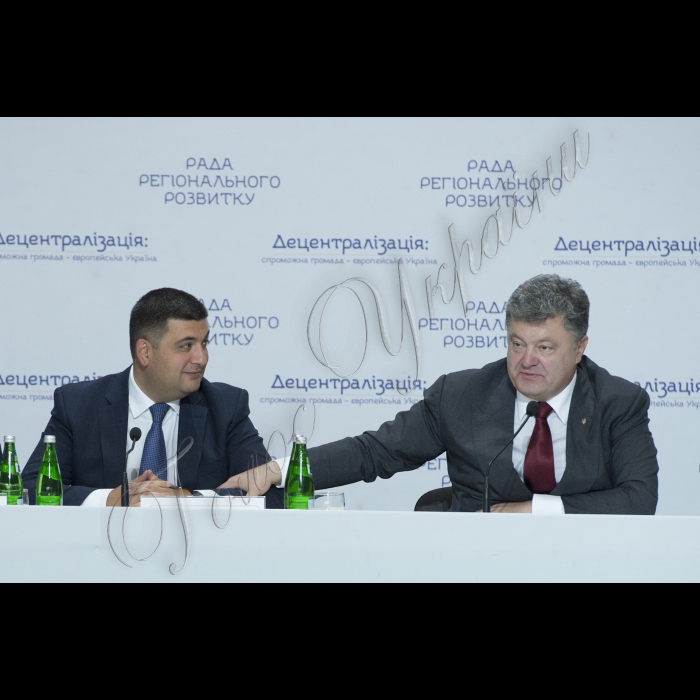 Голова ВР України Володимир Гройсман, Президент Укрїани Петро Порошенко взяли участь у засіданні Ради Регіонального розвитку