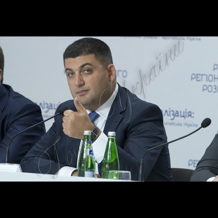 Голова ВР України Володимир Гройсман, Президент Укрїани Петро Порошенко взяли участь у засіданні Ради Регіонального розвитку