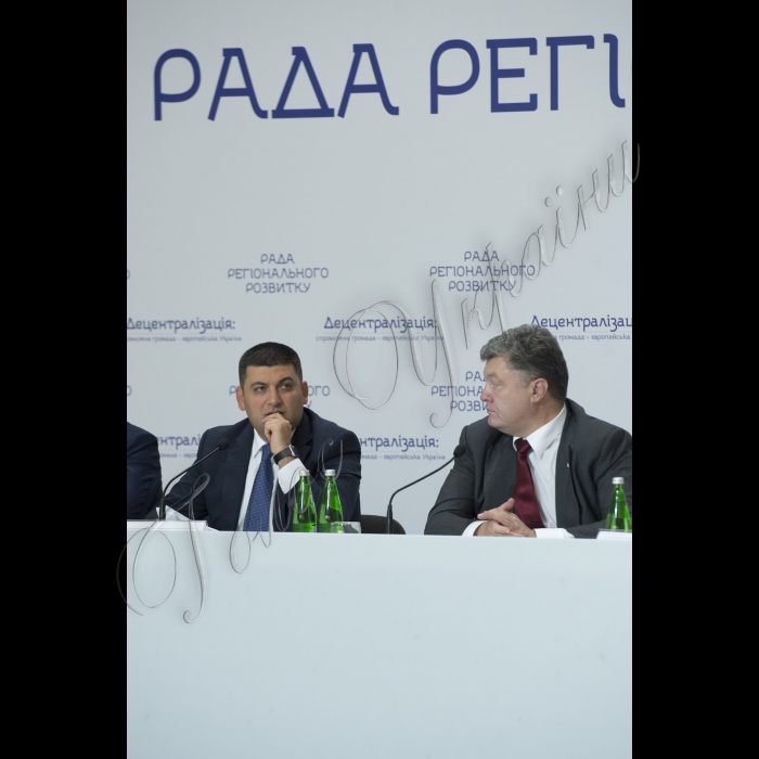 Голова ВР України Володимир Гройсман, Президент Укрїани Петро Порошенко взяли участь у засіданні Ради Регіонального розвитку