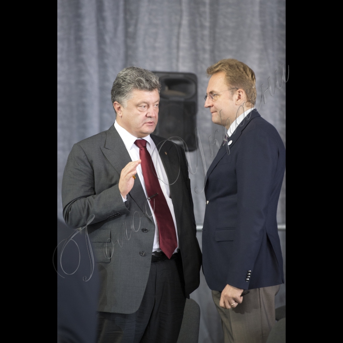 09 вересня 2015
Голова ВР України Володимир Гройсман, Президент Укрїани Петро Порошенко взяли участь у засіданні Ради Регіонального розвитку.