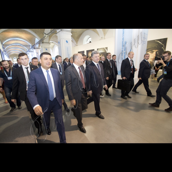 11 вересня 2015
Голова Верховної Ради України Володимир Гройсман, Президент України Петро Порошенко взяли участь у відкритті 12-ї Щорічної зустрічі Ялтинської Європейської Стратегії.

