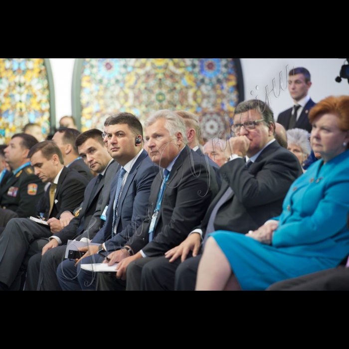 11 вересня 2015
Голова Верховної Ради України Володимир Гройсман, Президент України Петро Порошенко взяли участь у відкритті 12-ї Щорічної зустрічі Ялтинської Європейської Стратегії.
