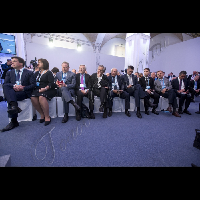 11 вересня 2015
Голова Верховної Ради України Володимир Гройсман, Президент України Петро Порошенко взяли участь у відкритті 12-ї Щорічної зустрічі Ялтинської Європейської Стратегії.
Учасники зустрічі