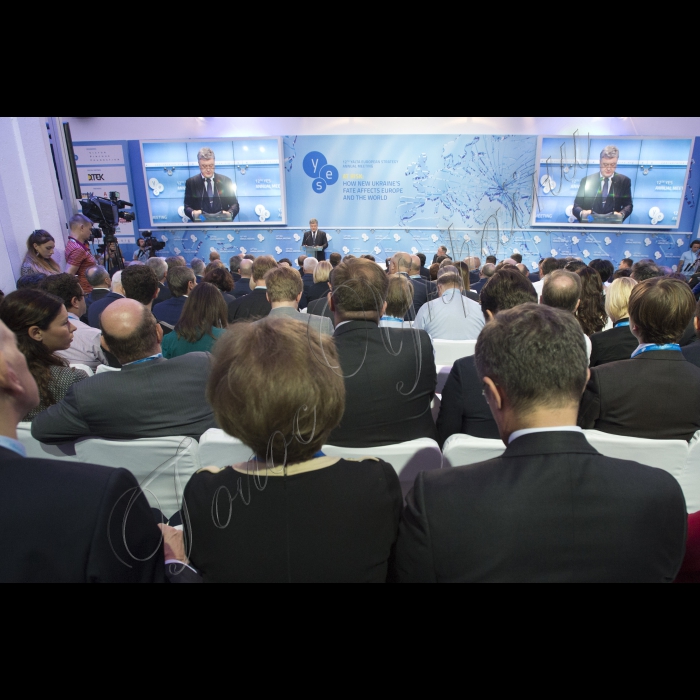11 вересня 2015
Голова Верховної Ради України Володимир Гройсман, Президент України Петро Порошенко взяли участь у відкритті 12-ї Щорічної зустрічі Ялтинської Європейської Стратегії.
