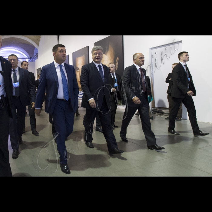 11 вересня 2015
Голова Верховної Ради України Володимир Гройсман, Президент України Петро Порошенко взяли участь у відкритті 12-ї Щорічної зустрічі Ялтинської Європейської Стратегії.
