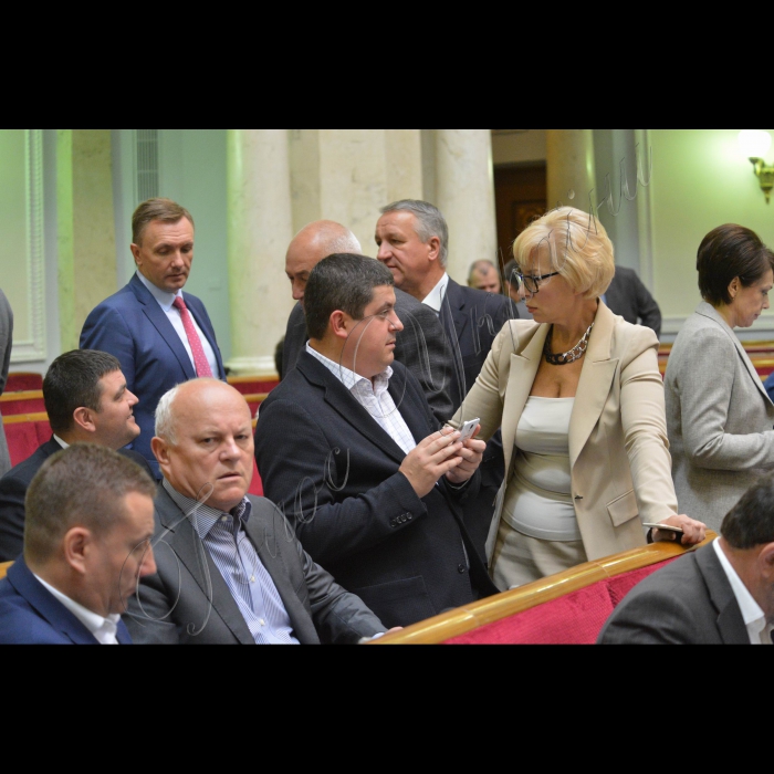 16 вересня 2015 року
Засідання Верховної Ради України.
Микола Федорчук, Максим Бурбак, Людмила Денісова-всі Народний фронт