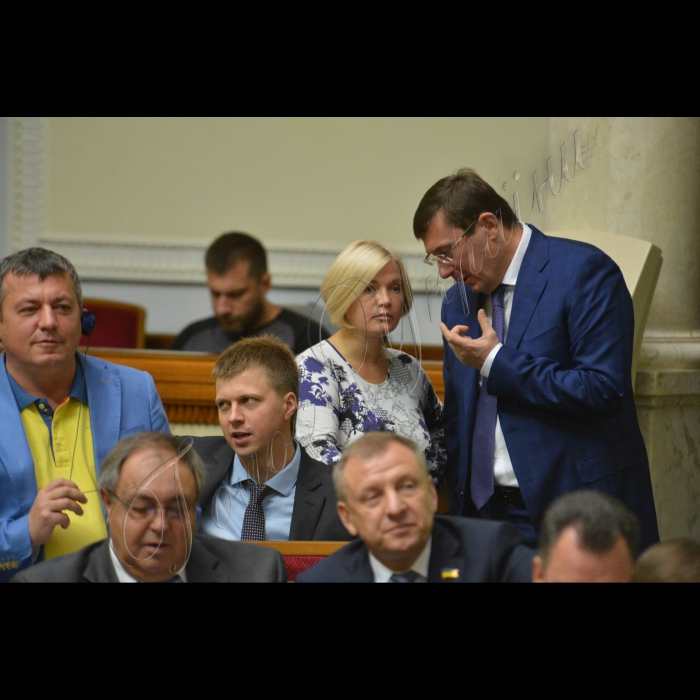 16 вересня 2015 року
Засідання Верховної Ради України.
Іван Мельничук, Григорій Заболотний, Олексій Мушак, Петро Юрчишин, Ірина Геращенко, Юрій Луценко-БПП