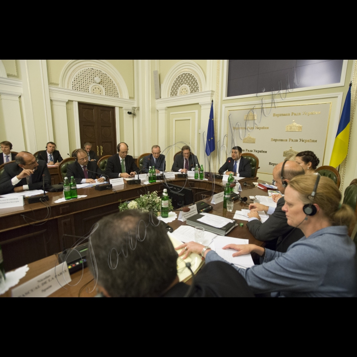 16 вересня 2015
Зустріч Голови Верховної Ради України Володимира Гройсмана з делегацією політико-безпекового комітету Європейського Союзу.
