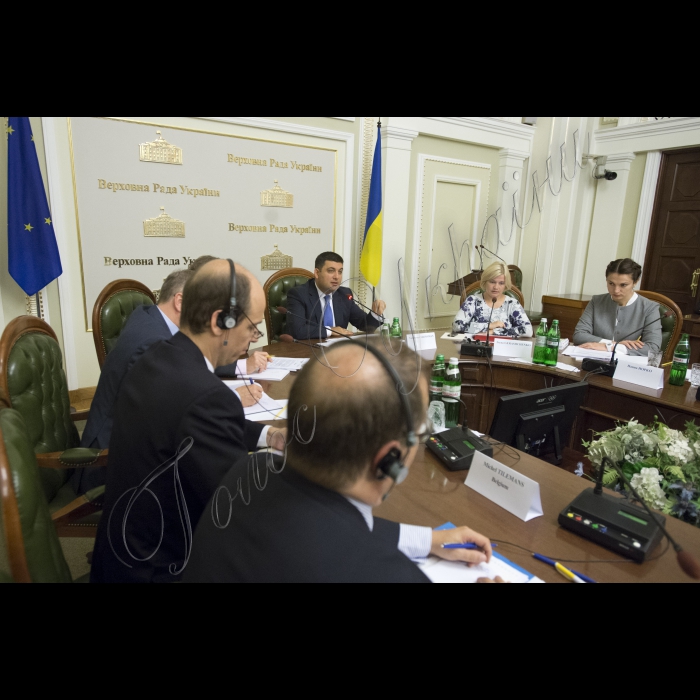 16 вересня 2015
Зустріч Голови Верховної Ради України Володимира Гройсмана з делегацією політико-безпекового комітету Європейського Союзу.
