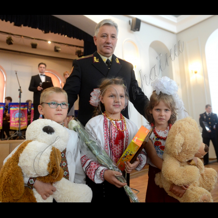 17 вересня 2015
У Державній службі України з надзвичайних ситуацій відбулася церемонія нагородження лауреатів Всеукраїнської акції «Герой-рятувальник року». Лауреатами Всеукраїнської акції «Герой-рятувальник року» стали  6 звичайних громадян України та 4 співробітники Служби порятунку. Наймолодшому лауреату – 7 років, найстаршому – 51.
