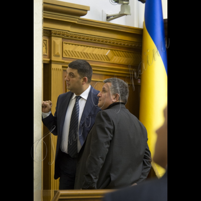 17 вересня 2015
Під час вечірнього пленарного зсідання Верховної Ради України Генеральний прокурор України, виступаючи з парламентської трибуни, продемонстрував фрагменти оперативного відео за участю народного депутата Ігоря Мосійчука. За підсумками переглянутого, він звернувся до Верховної Ради з проханням про дозвіл на притягнення даної особи до кримінальної відповідальності.
Верховна Рада України прийняла Постанову 