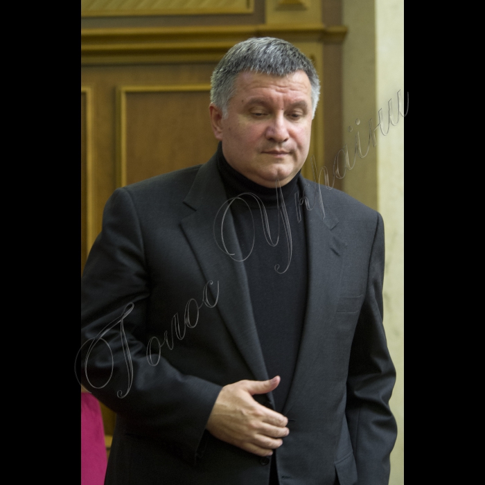 17 вересня 2015
Під час вечірнього пленарного зсідання Верховної Ради України Генеральний прокурор України, виступаючи з парламентської трибуни, продемонстрував фрагменти оперативного відео за участю народного депутата Ігоря Мосійчука. За підсумками переглянутого, він звернувся до Верховної Ради з проханням про дозвіл на притягнення даної особи до кримінальної відповідальності.
Верховна Рада України прийняла Постанову 