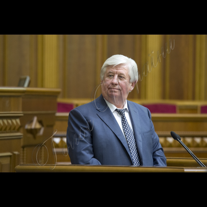 17 вересня 2015
Під час вечірнього пленарного зсідання Верховної Ради України Генеральний прокурор України, виступаючи з парламентської трибуни, продемонстрував фрагменти оперативного відео за участю народного депутата Ігоря Мосійчука. За підсумками переглянутого, він звернувся до Верховної Ради з проханням про дозвіл на притягнення даної особи до кримінальної відповідальності.
Верховна Рада України прийняла Постанову 