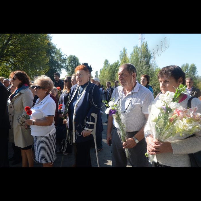 До 74-ї річниці з дня трагедії Бабиного Яру відбулася траурна хода «Дорогою смерті» від Пам’ятного знаку біля Мотозаводу, що на перехресті вулиць Мельникова і Дорогожицької до пам’ятника «Мінора», та мітинг пам’яті біля пам’ятника «Мінора».