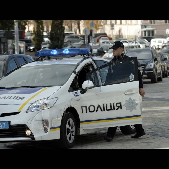 В Києві , на площі біля Михайлівського Золотоверхого монастиря відбулась акція «Будуємо Простір Миру», під час якої учасники, дають старт безстроковому марафону «Простір Миру» на порталі «Громадський Простір». Цю об’єднуючу акцію провели активісти Громадської організації «ІАЦ Громадський простір» та ініціативи «Сотня Янголів» за підтримки Михайлівського Золотоверхого монастиря.