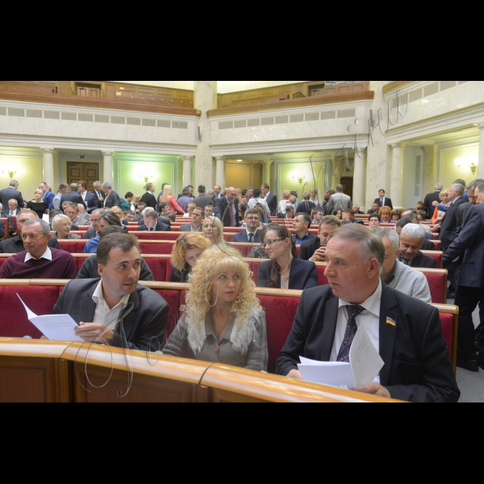 Парламентські слухання на тему: «Розвиток підприємництва в Україні та підтримка малого і середнього бізнесу». Андрій Склярець гол.правління АТ Базис Людмила Логінова директор підприємства , Віктор Лазар депутат Черніговської обл ради.
