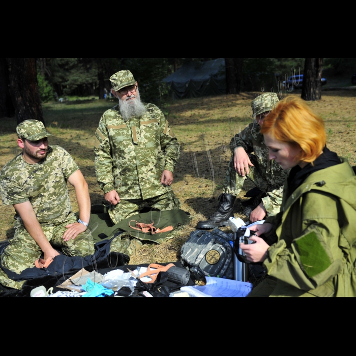 Відбудулись навчання з тактичної медицини для військових священиків Української Православної Церкви Київського Патріархату, які відправляються на фронт (наметове містечко 