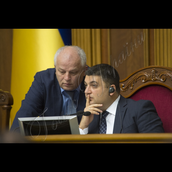 Пленарне засідання Верховної Ради України. Володимир Гройсман, Степан Кубів