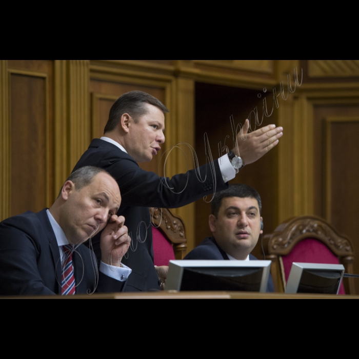 Пленарне засідання Верховної Ради України. Андрій Парубій, Олег Ляшко, Володимир Гройсман
