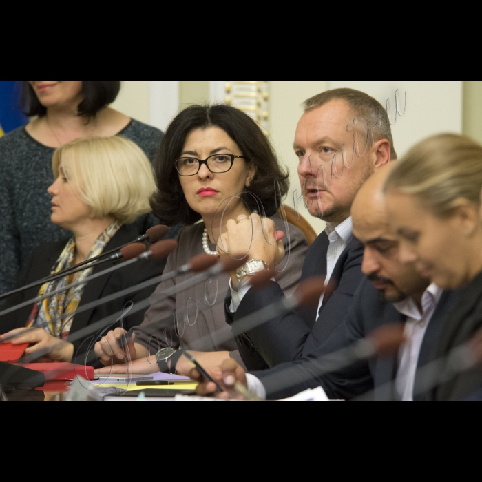 Голова ВР України Володимир Гройсман взяв участь у спільній нараді Комітетів у закордонних справах та з питань європейської інтеграції за участю голів постійних делегацій України в Парламентській Асамблеї Ради Європи, ПА НАТО, ПА ОБСЄ, ПАЧЕС, ПА Євронест, Парламентському Комітеті асоціації Україна - ЄС та керівників депутатських груп із міжпарламентських зв’язків із зарубіжними країнами.