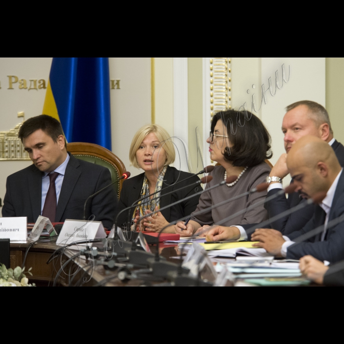 Голова ВР України Володимир Гройсман взяв участь у спільній нараді Комітетів у закордонних справах та з питань європейської інтеграції за участю голів постійних делегацій України в Парламентській Асамблеї Ради Європи, ПА НАТО, ПА ОБСЄ, ПАЧЕС, ПА Євронест, Парламентському Комітеті асоціації Україна - ЄС та керівників депутатських груп із міжпарламентських зв’язків із зарубіжними країнами. Міністр закордонних справ України Павло Клімкін, Голова Комітету Верховної Ради України з питань європейської інтеграції  Ірина Геращенко, заступник Голови ВР України Оксана Сироїд.