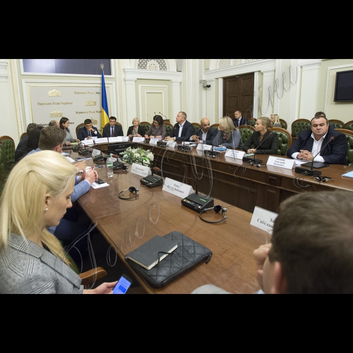 Голова ВР України Володимир Гройсман взяв участь у спільній нараді Комітетів у закордонних справах та з питань європейської інтеграції за участю голів постійних делегацій України в Парламентській Асамблеї Ради Європи, ПА НАТО, ПА ОБСЄ, ПАЧЕС, ПА Євронест, Парламентському Комітеті асоціації Україна - ЄС та керівників депутатських груп із міжпарламентських зв’язків із зарубіжними країнами.