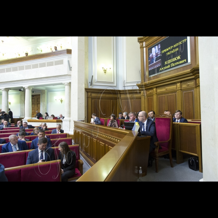Прем’єр-міністр України Арсеній Яценюк, члени Кабінету міністрів взяли участь у пленарному засіданні Верховної Ради України.