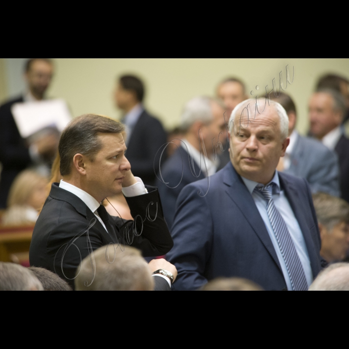 Прем’єр-міністр України Арсеній Яценюк, члени Кабінету міністрів взяли участь у пленарному засіданні Верховної Ради України. Олег Ляшко, Степан Кубів