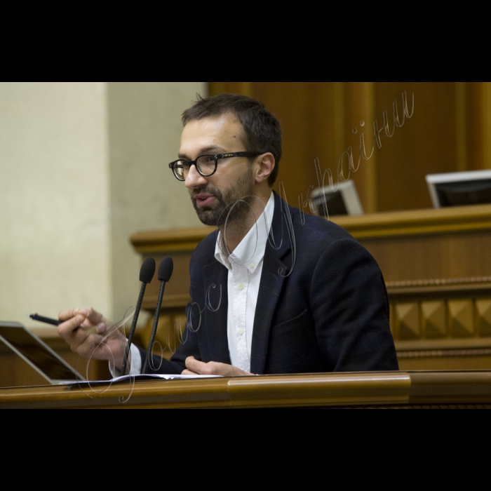 На вечірньому пленарному засіданні Верховної Ради України депутати прийняли 229-ма голосами «Закон про внесення змін до деяких законодавчих актів України щодо запобігання і протидії політичній корупції» (про бюджетне фінансування партій). Автор – Сергій Лещенко